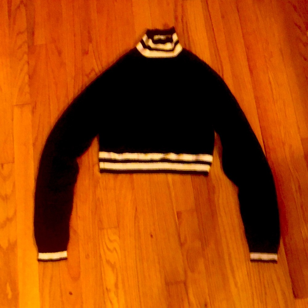 Mock neck cropped sweater